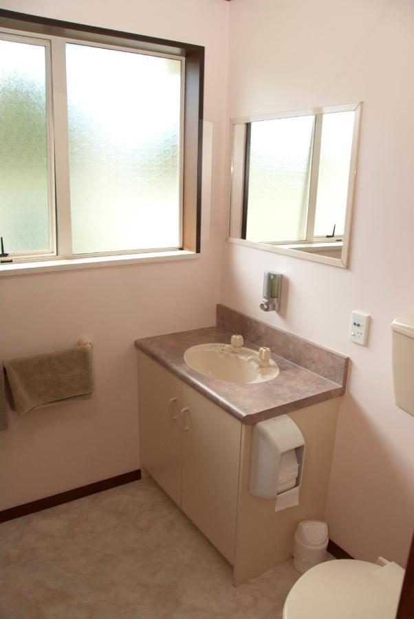 Esplanade Motels Gore Room photo